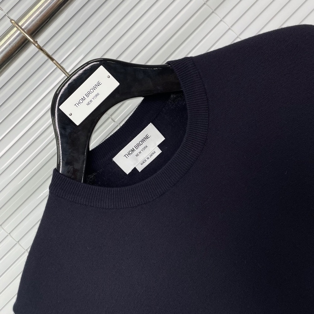 Thom Browne Navy Short-Sleeve Tee with Tan Horse Motif - Picture 5 of 9